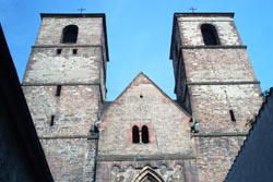 Zu sehen ist der Westchor der Andreaskirche in Worms