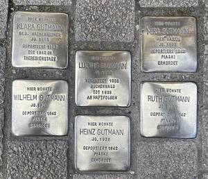 Stolpersteine der jüdischen Familie Gutmann vor dem Haus Herrnsheimer Hauptstraße 31