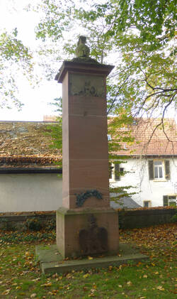 Napoleonstein in Wörrstadt zum Gedenken an die für Napoleon gefallenen Soldaten und Veteranen.
