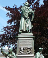 Das Bild zeigt die Lutherskulptur Ernst Rietschels