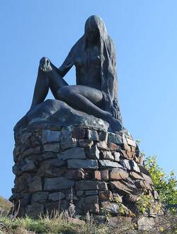 Bronze sculpture of Loreley at the port in Sankt Goarshausen. A present of artist Natasha Alexandrowna Princess Jusoppow to the city of Sankt Goarshausen in 1983.