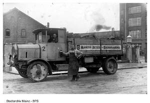 Lastwagen der MAB um 1920