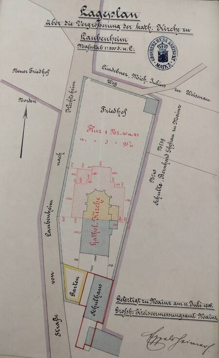 Abb. 1: Lageplan über die Vergrößerung der kath. Kirche (das heutige Pfarrhaus war damals noch Schulhaus, 1906)