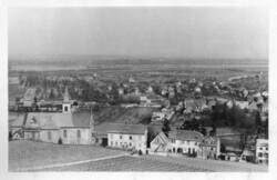 Laubenheim im Jahr 1937; rechts hinten letztes Gebäude der Ziegelei von Ludwig Marx am Neuweg