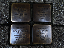 Stolpersteine der jüdischen Familie Keller in der Rathausstraße in Bingen am Rhein zur Erinnerung an deren Deportation und Ermordung in der NS-Zeit.