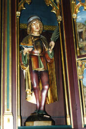 Das Bild zeigt eine Patronatsfigur aus dem Altar.