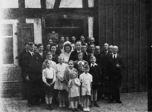 Hochzeitsgesellschaft Hübinger 1947.