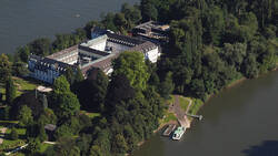 Das Bild zeigt das Kloster Nonnenwerth aus der Luft