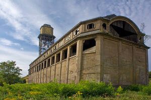 Das Erzsilo mit Förderturm der Grube Amalienhöhe/Dr. Geier