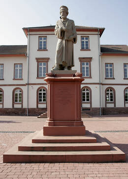 Schöffer-Denkmal in Gernsheim, errichtet 1836
