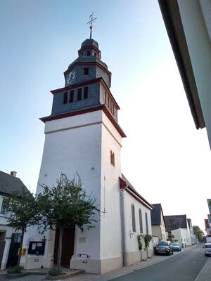 Evangelische Pfarrkirche in Hochborn; früher dem Hl. Laurentius geweiht