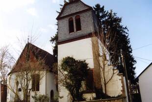 Das Bild zeigt eine Ansicht der evangelischen Kirche in Horrweiler