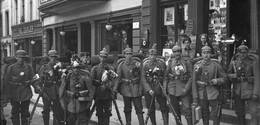 Das Bild zeigt Soldaten am Lutherplatz während des Ersten Weltkriegs.