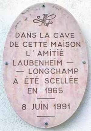 Abb. 6: Diese Plakette am Marienhof erinnert an die Weinprobe am 2. Dezember 1965