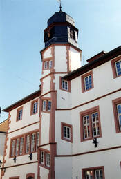 Das Bild zeigt das alte Rathaus in Alzey.