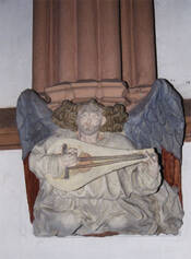 Das Bild zeigt einen Engel als Konsole in der Partenheimer Kirche.