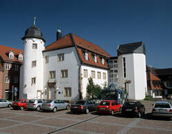 Das Bild zeigt das alte Spital beziehungsweise das heutige Museum in Alzey.