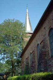 Zu sehen ist die alte katholische Kirche in Horchheim