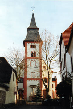 Das Bild zeigt St. Auraeus in Büdesheim