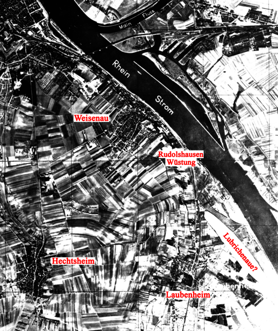 Abb. 14: Fränkische Zeit. Fürstenberger Aue, mutmaßliche Lubrichsaue im Luftbild (weiß hervorgehoben). Raster: 1 km.