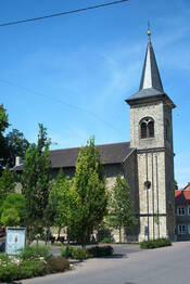 Das Bild zeigt die katholische Kirche St. Viktor