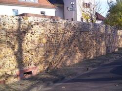 Die Pestmauer bei St. Georg in Mainz-Kastel