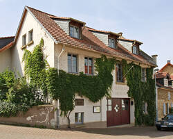 Seit 1992 betreibt der Verein Horrweiler Heimatfreunde das "Weindorf-Museum Horrweiler".