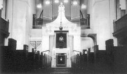 Innenraum der neuen Synagoge in der Rochusstraße. Unbekannter Autor ca. 1920er.