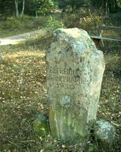 Das Bild zeigt den Befreiungsstein in Frei-Laubersheim