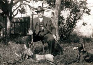 Ludwig Anselm Roßbach nach der Jagd, um 1950.