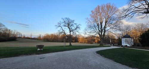 Der Herrnsheimer Schlosspark wurde Anfang der 1790er Jahre durch den Gartenarchitekten Friederich Ludwig Sckell zu einem englischen Landschaftsgarten umgeformt. Nach den Napoleonischen Kriegen wurde der Park durch Johann Michael Zeyher wiederhergestellt und erweitert.