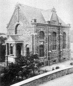Synagoge von Nastätten, 1904. Sie wurde 1939 nach ihrer Zerstörung während der Novemberpogrome 1938 abgerissen.