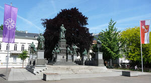 Das Bild zeigt das Wormser Lutherdenkmal