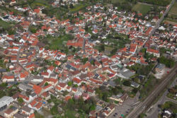 Das Bild zeigt eine Luftaufnahme von Alsheim am 10.04.2011