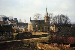 Blick auf die Kirche vom Weinberg während der Umbauarbeiten 1966