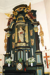 Das Bild zeigt einen typischen Altarprospekt in Biebelnheim.