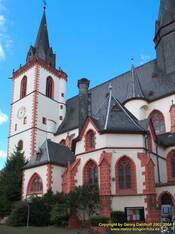 Das Bild zeigt eine Ansicht der Basilika St.Martin in Bingen.